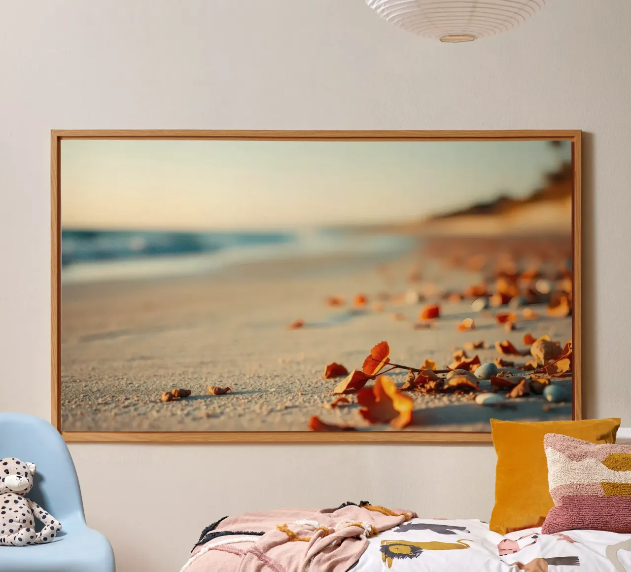 Foglie d'autunno sparse sulla spiaggia sabbiosa al tramonto alluminio dibond da DesignDoodle