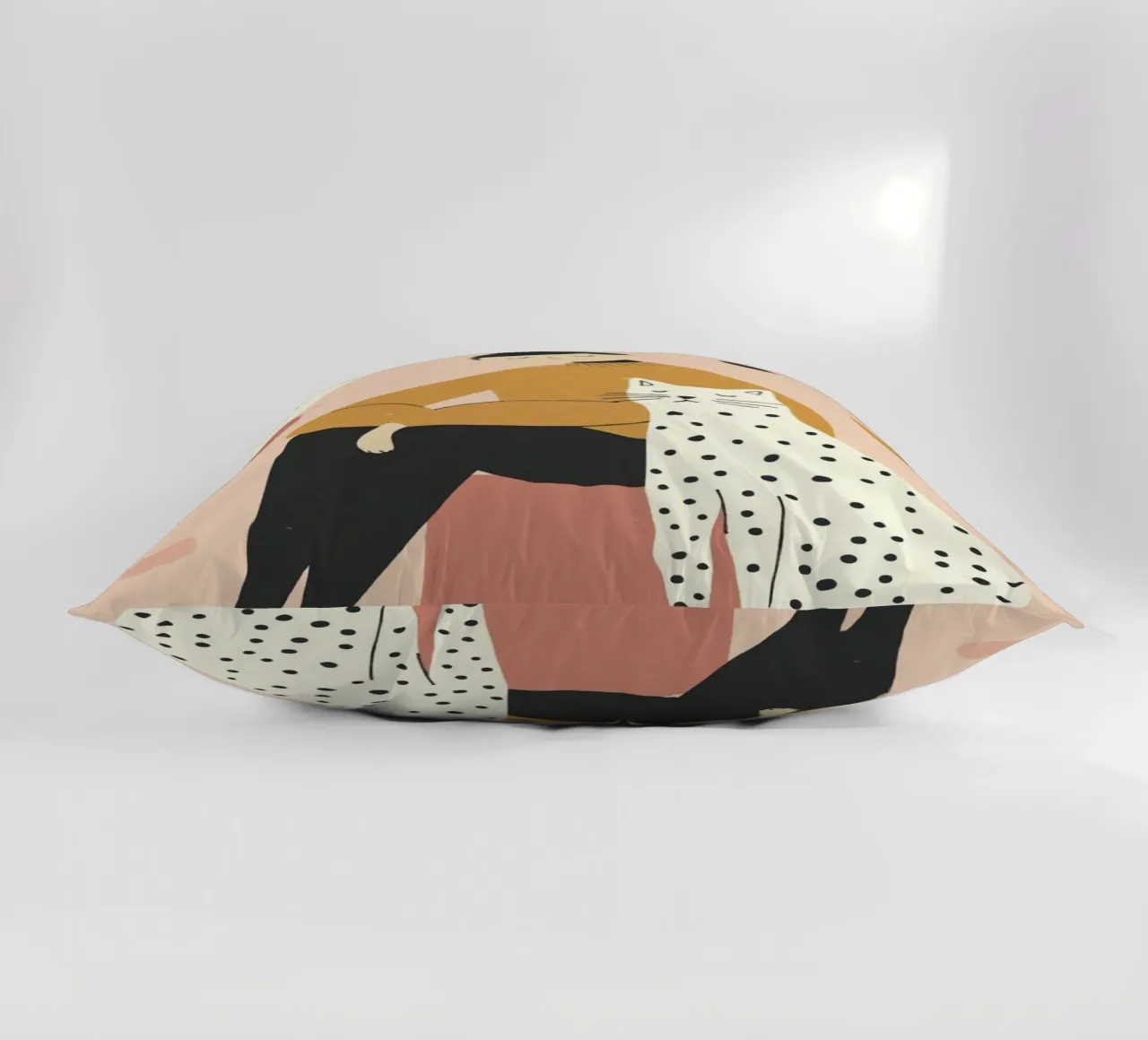 Ragazza stravagante di metà secolo con gatto bianco nero in rosa cuscino da Modern Muse