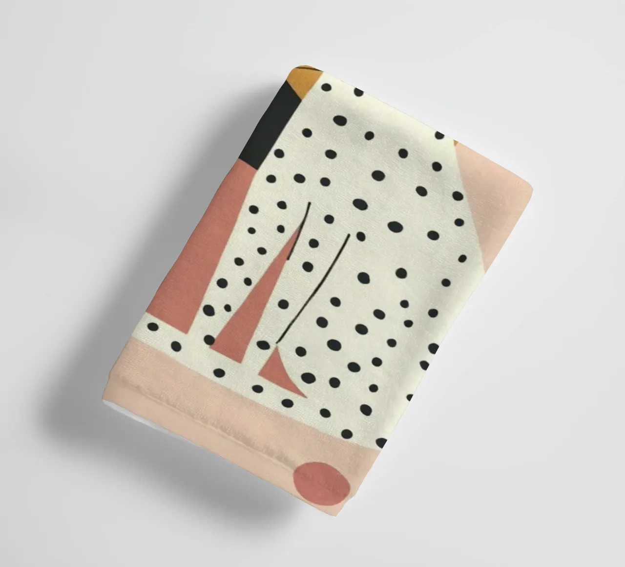 Ragazza stravagante di metà secolo con gatto bianco nero in rosa asciugamano da bagno da Modern Muse
