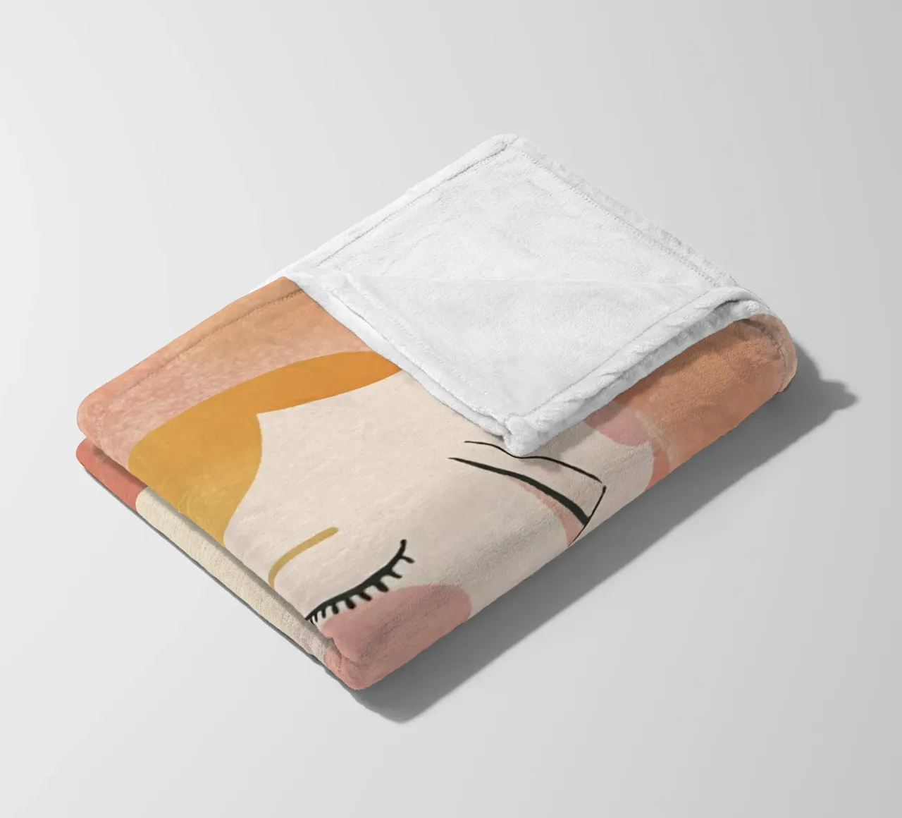 Stravagante ragazza bionda di metà secolo con gatto grigio in colori pastello coperta in pile da Modern Muse