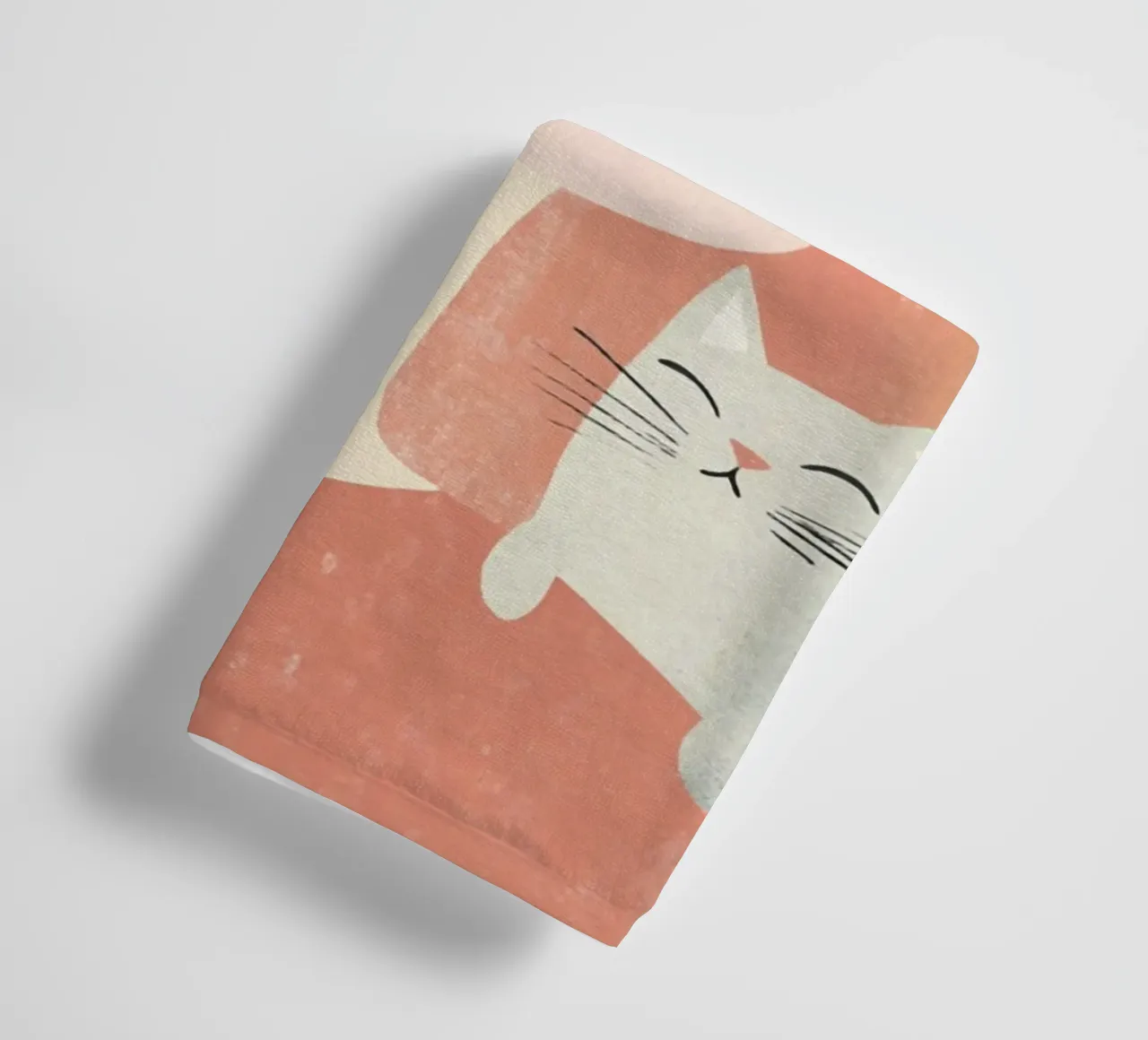 Stravagante ragazza bionda di metà secolo con gatto grigio in colori pastello asciugamano da bagno da Modern Muse