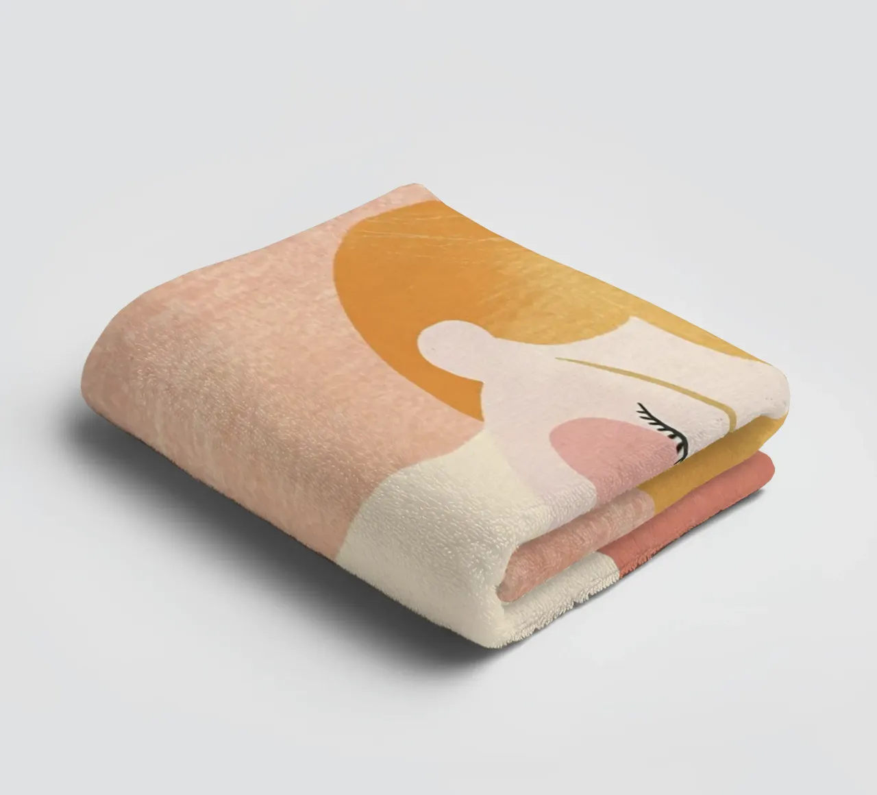 Stravagante ragazza bionda di metà secolo con gatto grigio in colori pastello asciugamano da bagno da Modern Muse