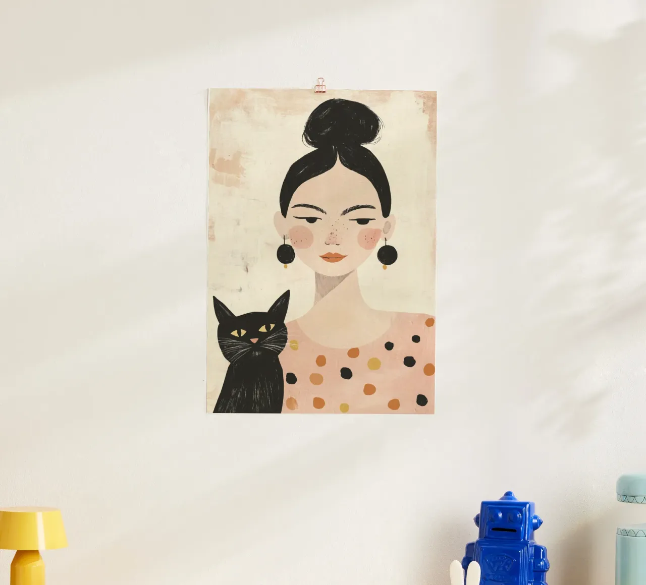 Stravagante ragazza dai capelli neri di metà secolo con gatto nero carta hahnemühle da Modern Muse
