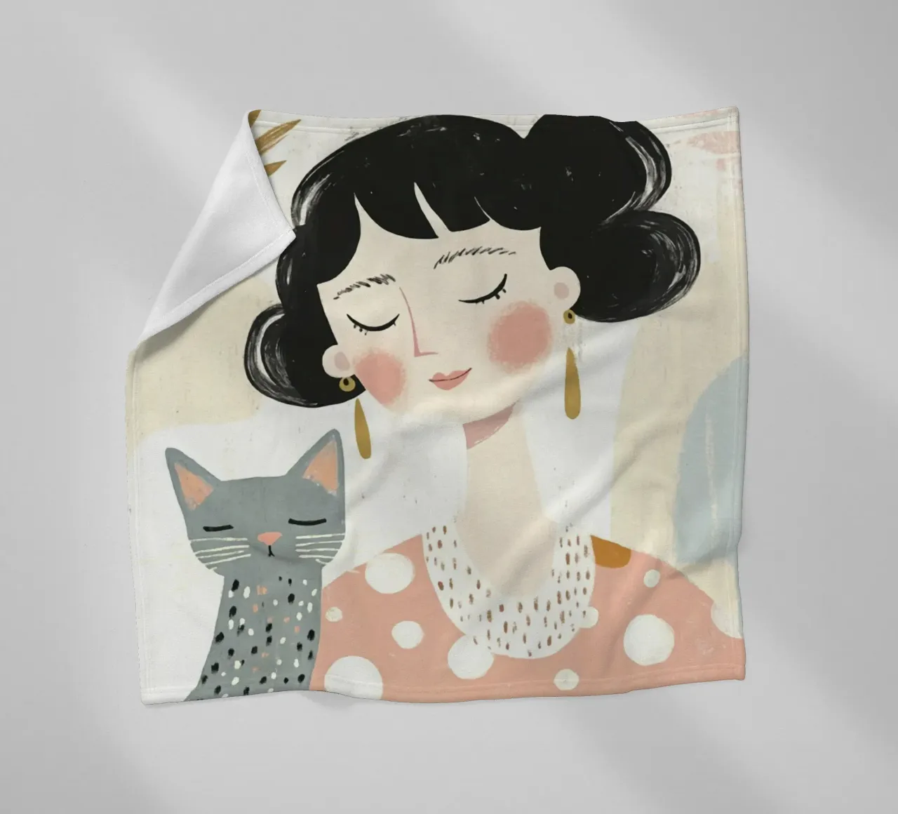 Ragazza stravagante di metà secolo dai capelli neri con gatto grigio a pois coperta in pile da Modern Muse