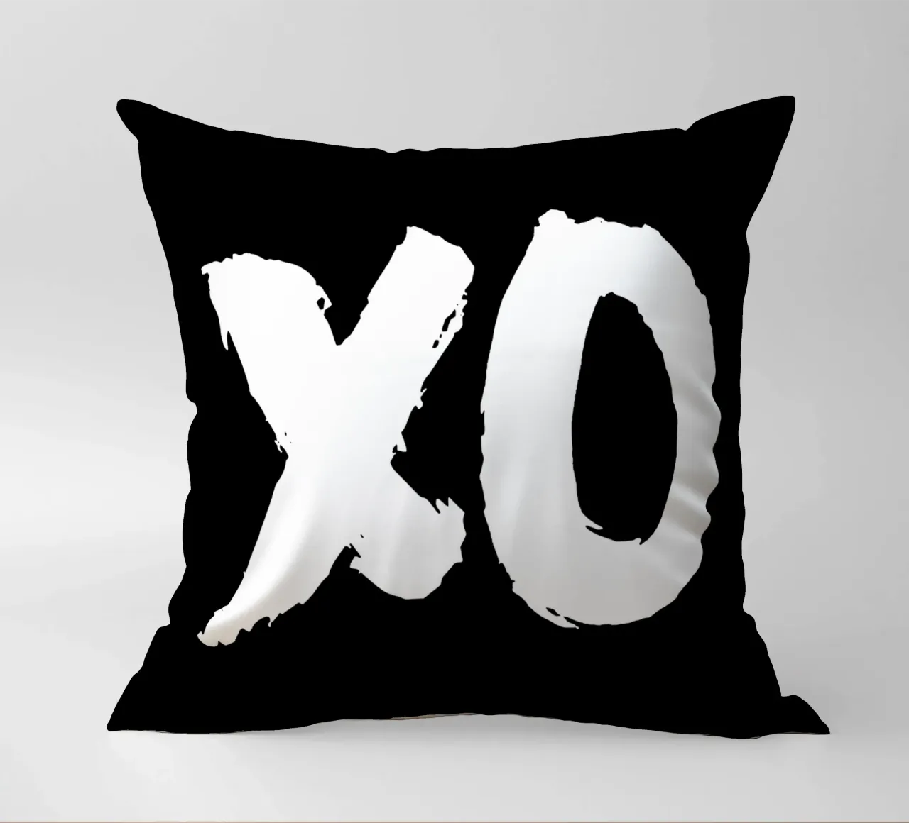 XO Abbracci e baci Design tipografico in bianco e nero cuscino da THE MOTIVATED TYPE