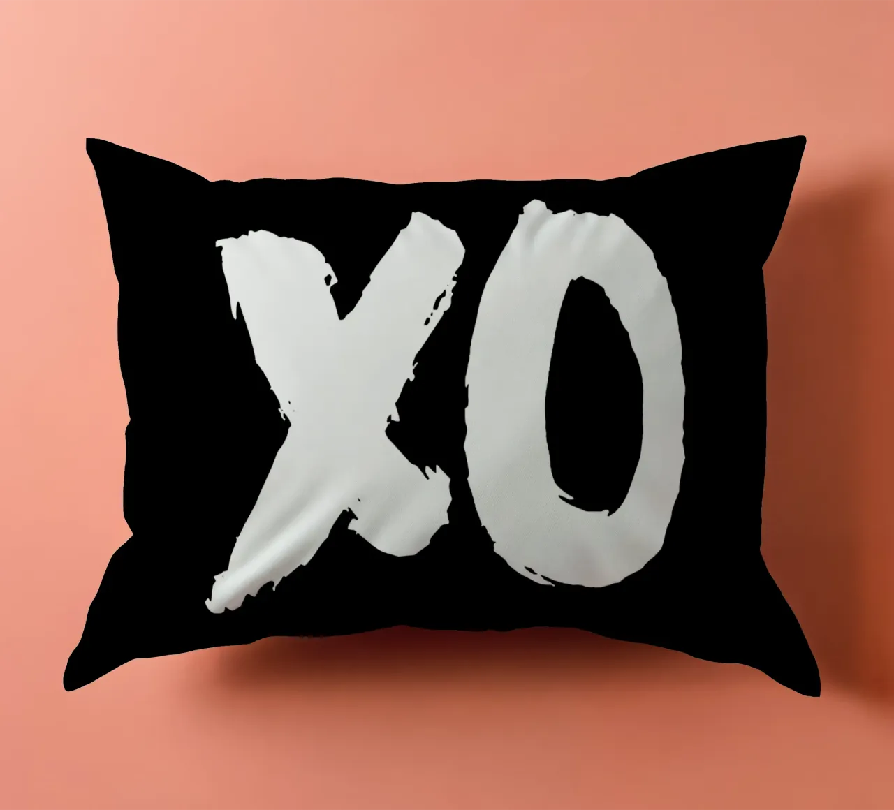 XO Abbracci e baci Design tipografico in bianco e nero cuscino da THE MOTIVATED TYPE