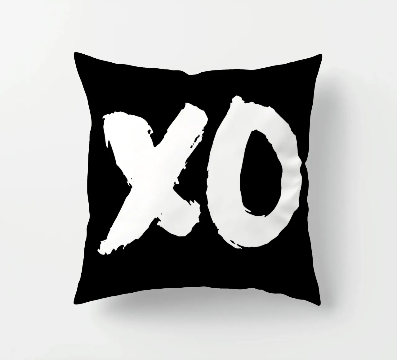 XO Abbracci e baci Design tipografico in bianco e nero cuscino da THE MOTIVATED TYPE