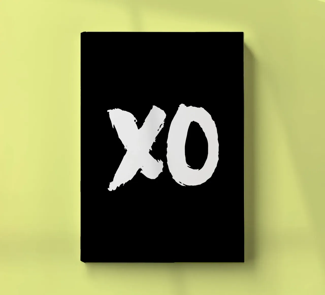 XO Abbracci e baci Design tipografico in bianco e nero diario da THE MOTIVATED TYPE