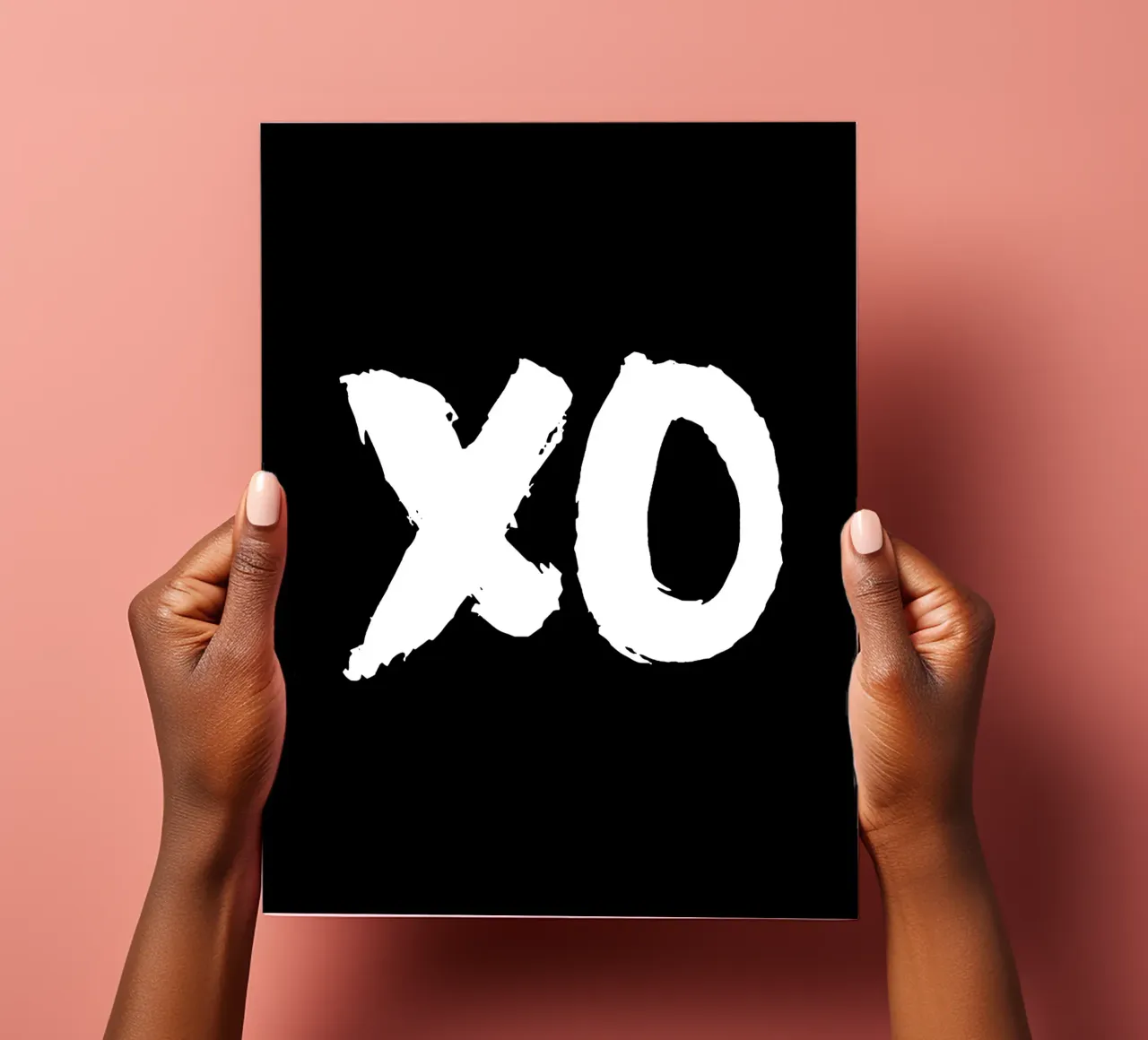 XO Abbracci e baci Design tipografico in bianco e nero foglio adesivo da THE MOTIVATED TYPE