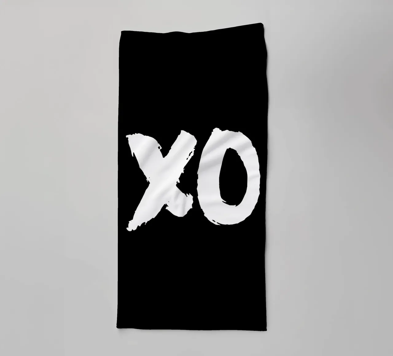 XO Abbracci e baci Design tipografico in bianco e nero asciugamano da bagno da THE MOTIVATED TYPE