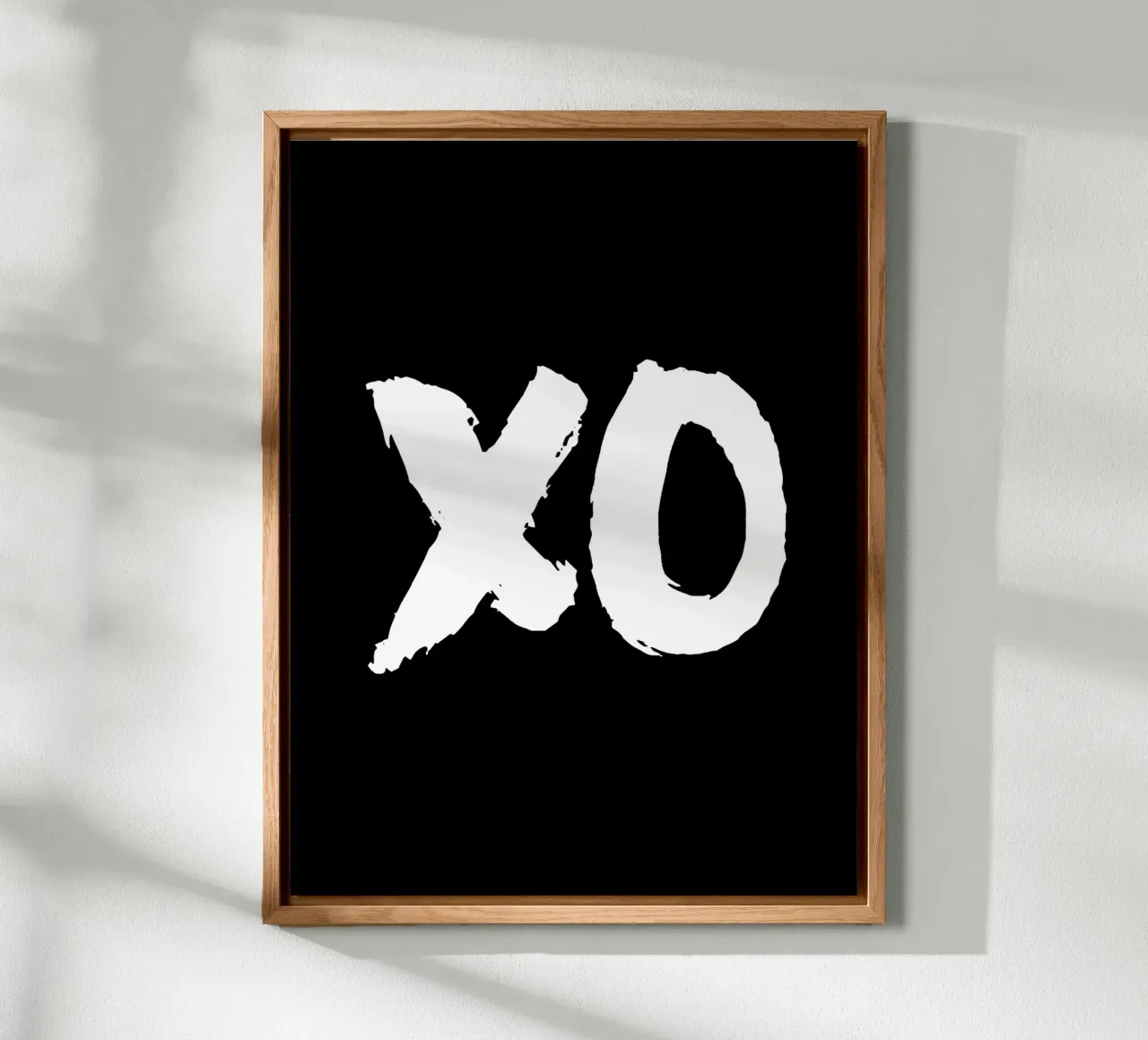 XO Abbracci e baci Design tipografico in bianco e nero alluminio dibond da THE MOTIVATED TYPE
