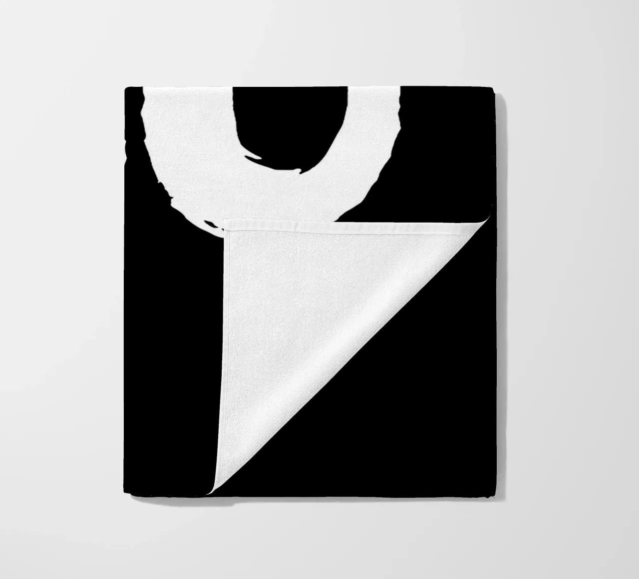 XO Abbracci e baci Design tipografico in bianco e nero telo mare da THE MOTIVATED TYPE