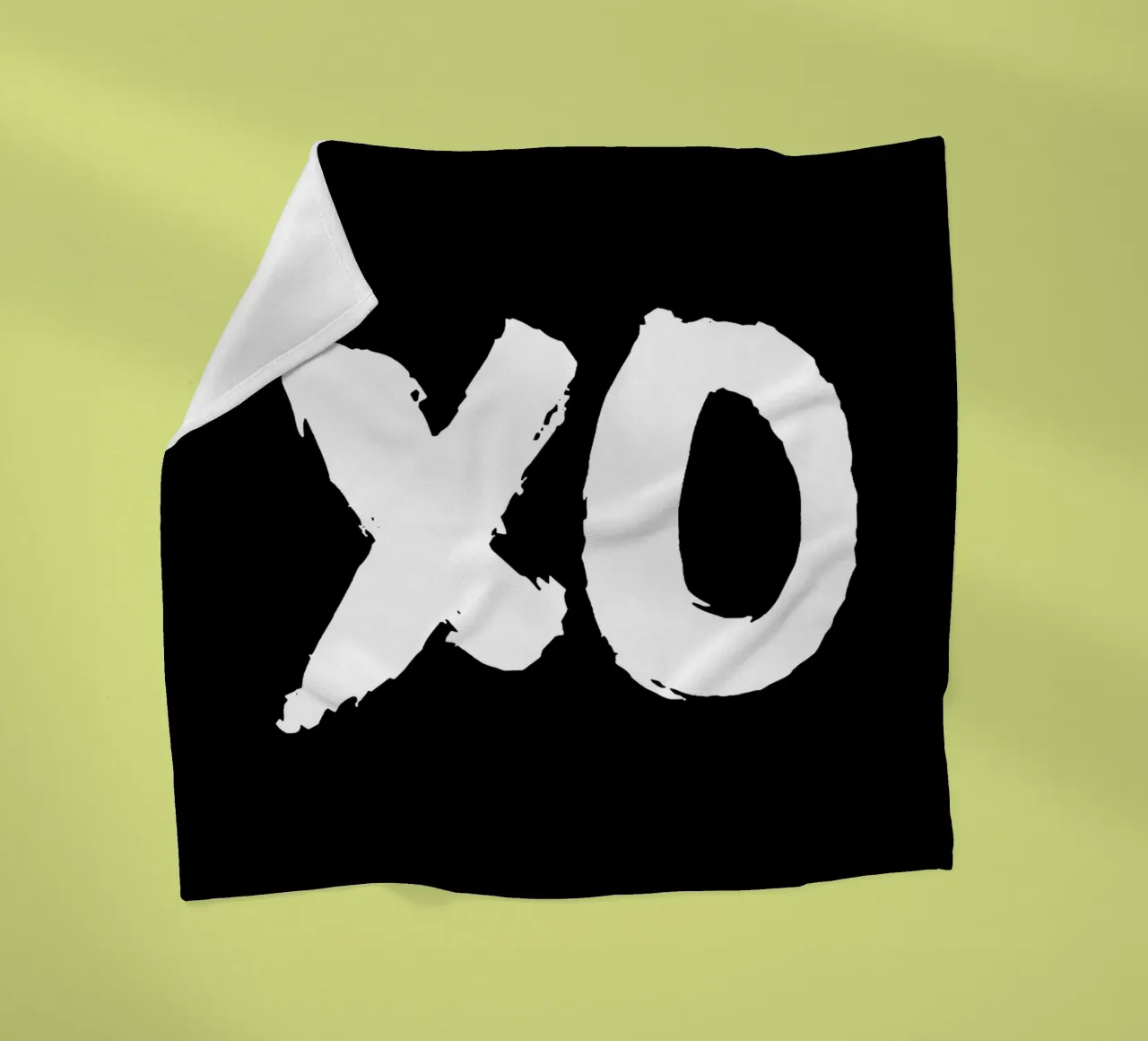 XO Abbracci e baci Design tipografico in bianco e nero coperta in pile da THE MOTIVATED TYPE