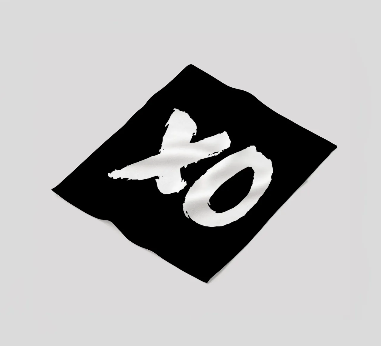 XO Abbracci e baci Design tipografico in bianco e nero coperta in pile da THE MOTIVATED TYPE