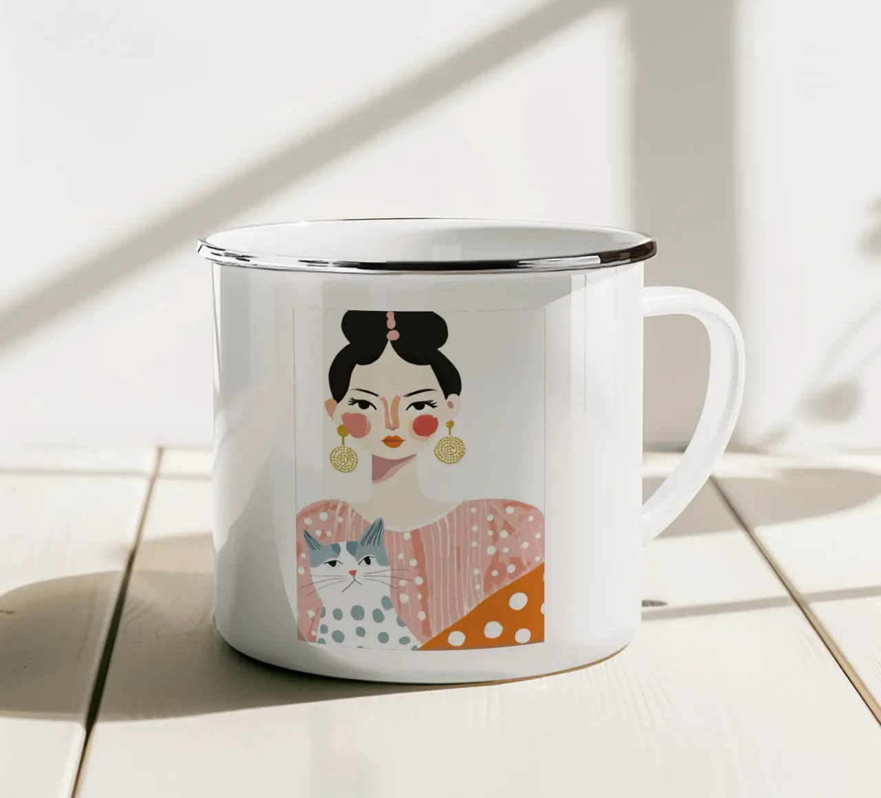 Ragazza stravagante di metà secolo dai capelli neri con gatto grigio a pois tazza in smalto da Modern Muse