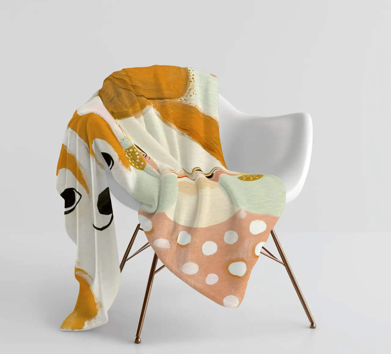 Estrosa ragazza bionda di metà secolo con corgi sorridente coperta in pile da Modern Muse