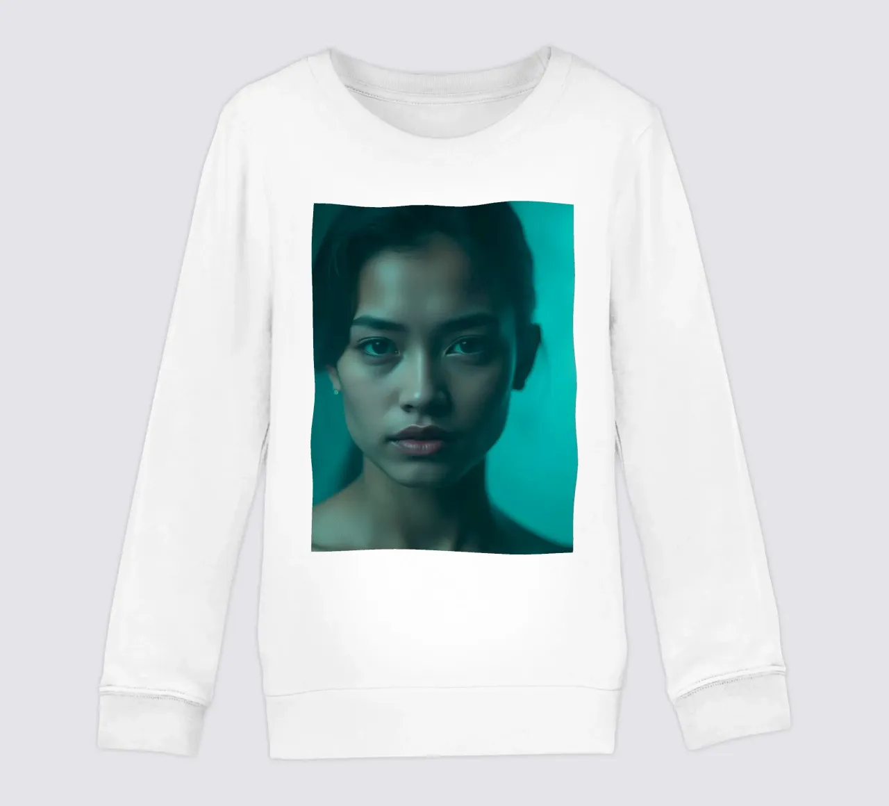 Intenso retrato de una mujer que mira directamente a la cámara sudadera para niño de DesignDoodle