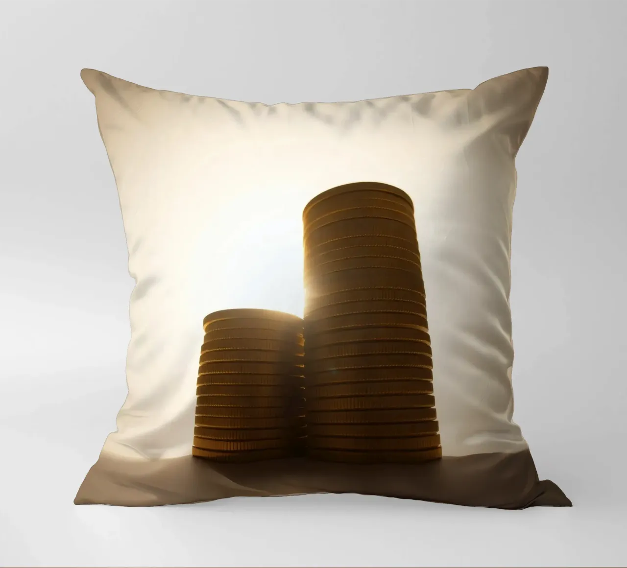 Le pile di monete scintillano evidenziando investimenti e risparmi cuscino da DesignDoodle