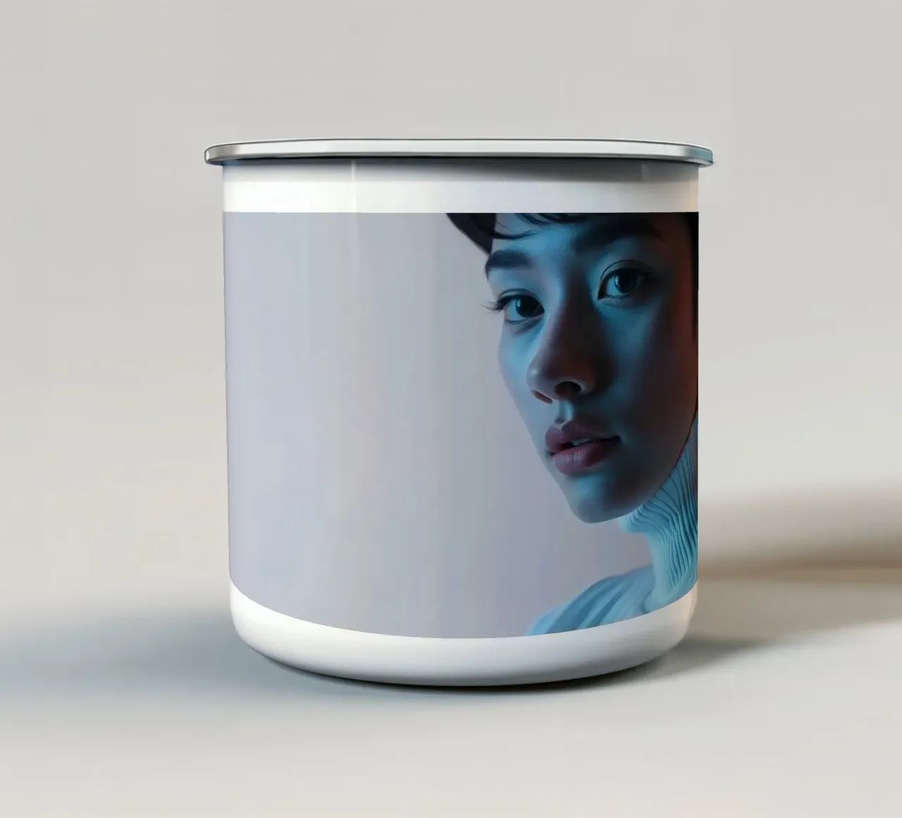 Donna in posa pensierosa con luci soffuse e colori pastello tazza in smalto da DesignDoodle