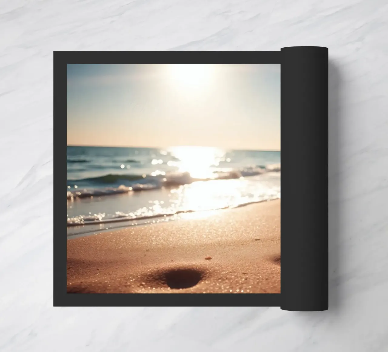 Zonsondergang over rustig strand met goudkleurig zand en zachte golven deurmat van DesignDoodle