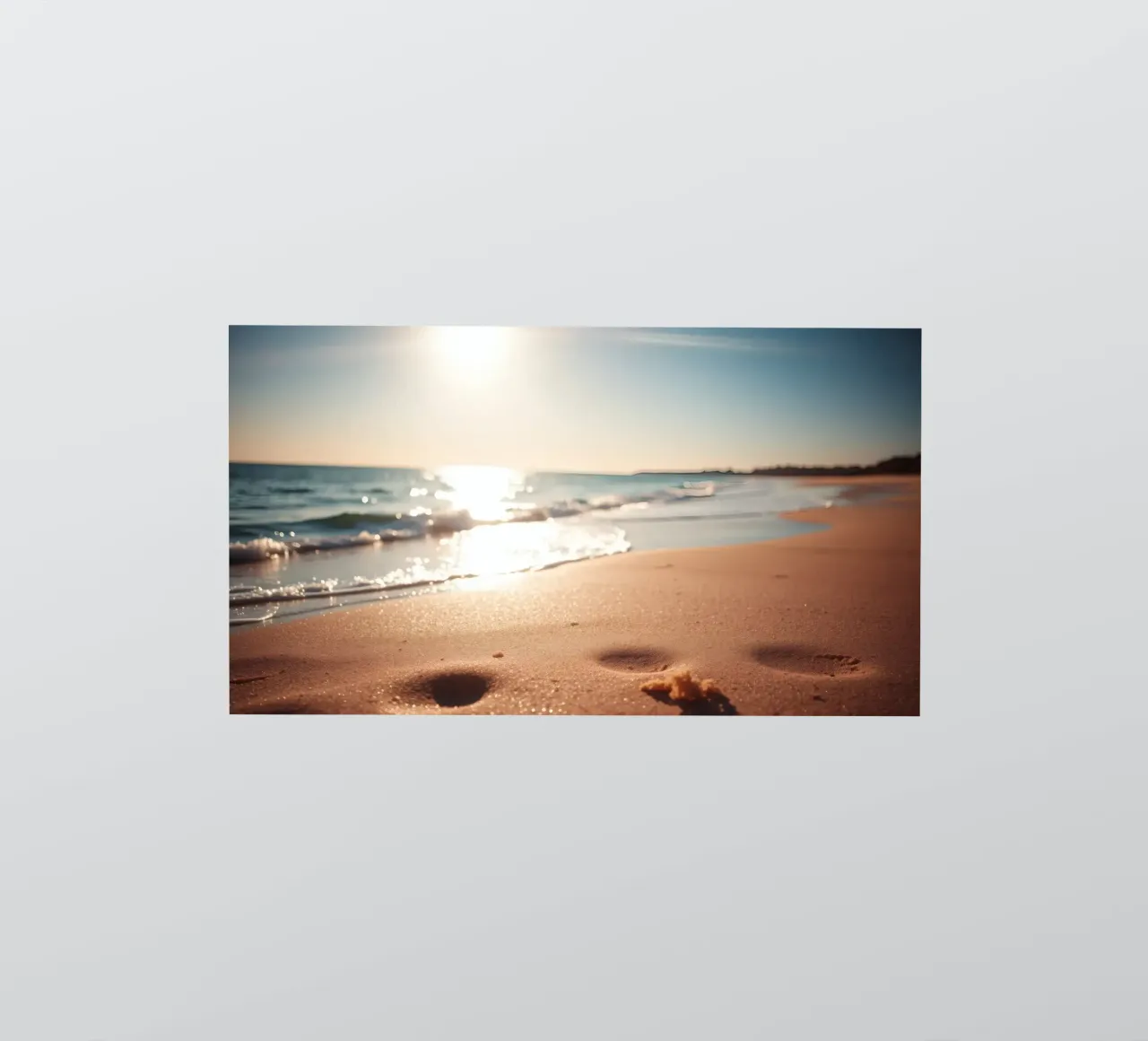 Zonsondergang over rustig strand met goudkleurig zand en zachte golven sticker van DesignDoodle