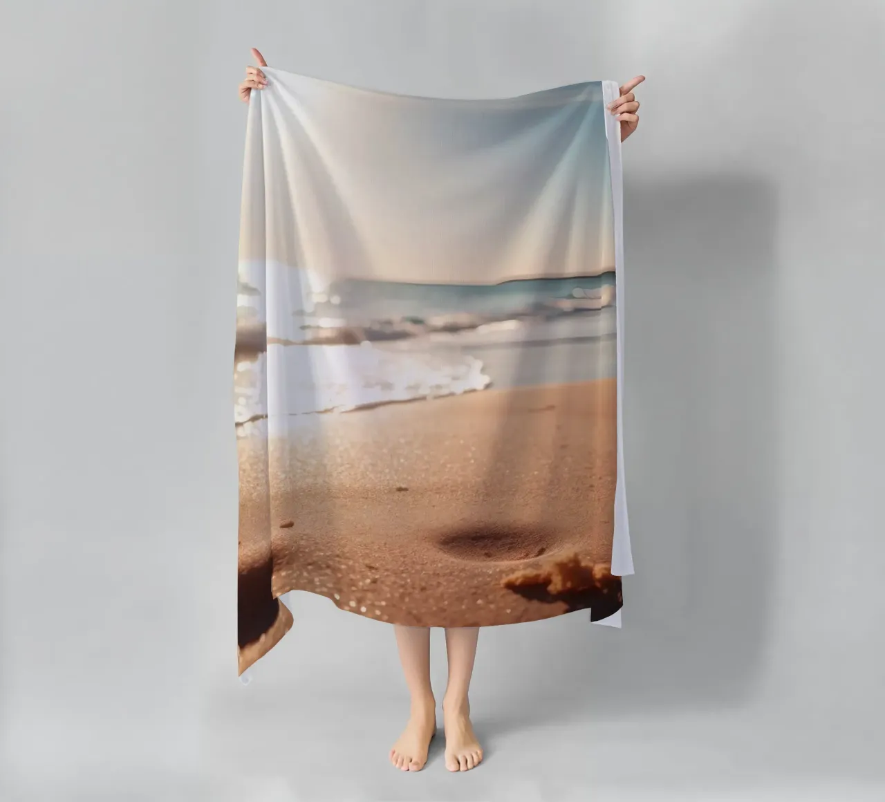 Zonsondergang over rustig strand met goudkleurig zand en zachte golven strandhanddoek van DesignDoodle