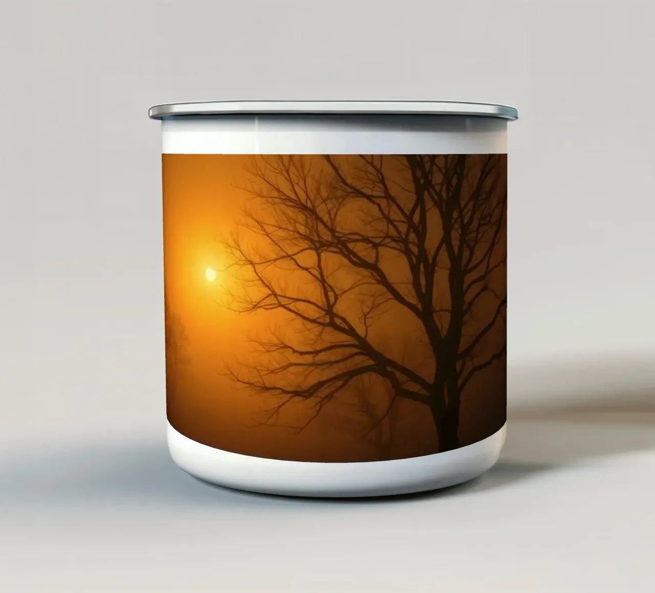 Un misterioso crepuscolo avvolge un paesaggio nebbioso con sagome tazza in smalto da DesignDoodle