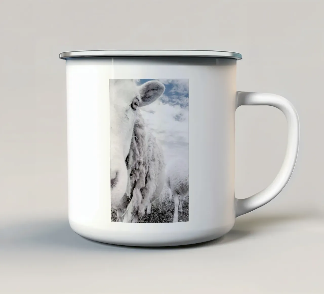 Sheeps tazza in smalto da Victoria Frost
