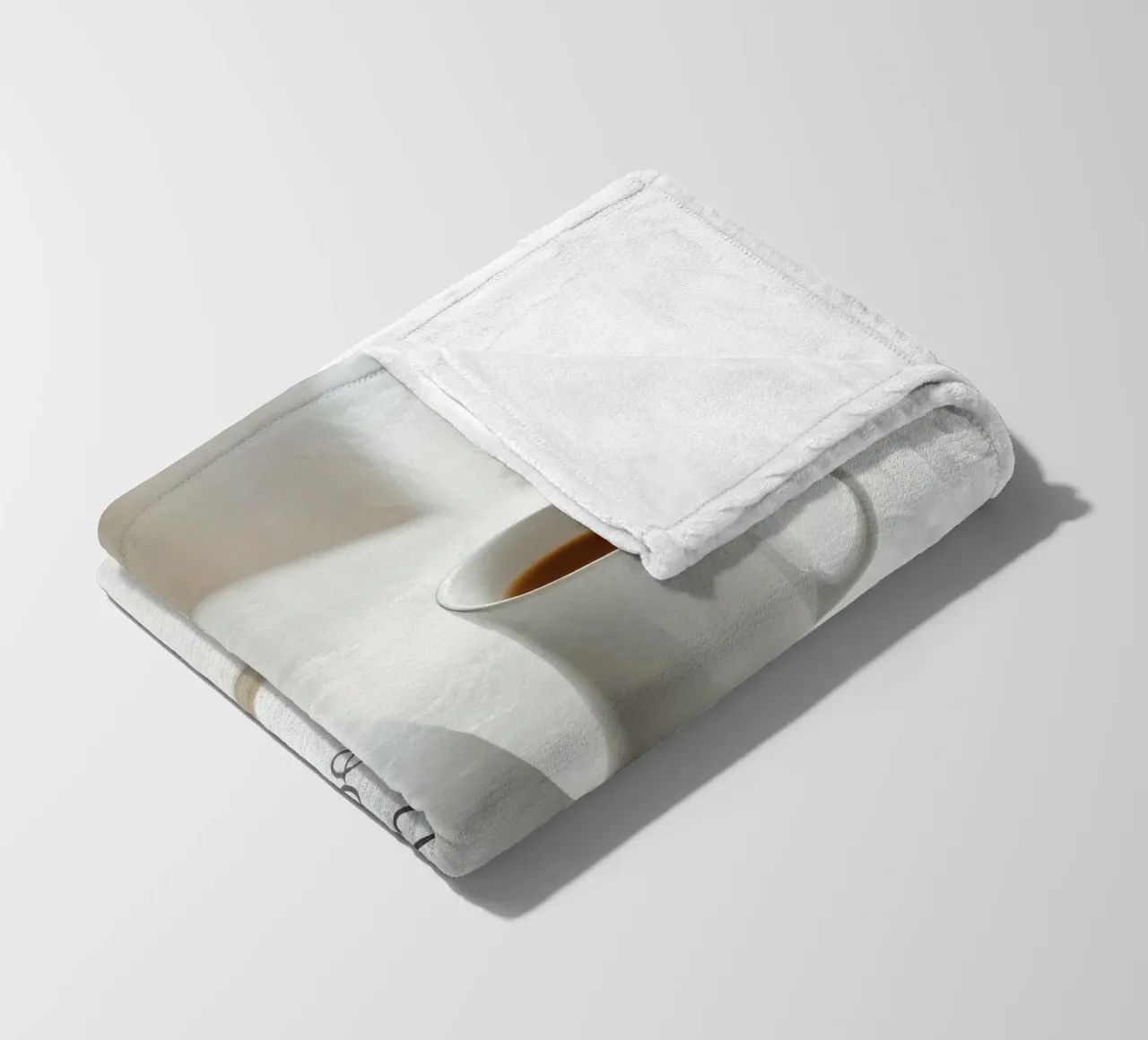 Scrivere gli obiettivi del side hustle mentre si gusta un caffè coperta in pile da DesignDoodle