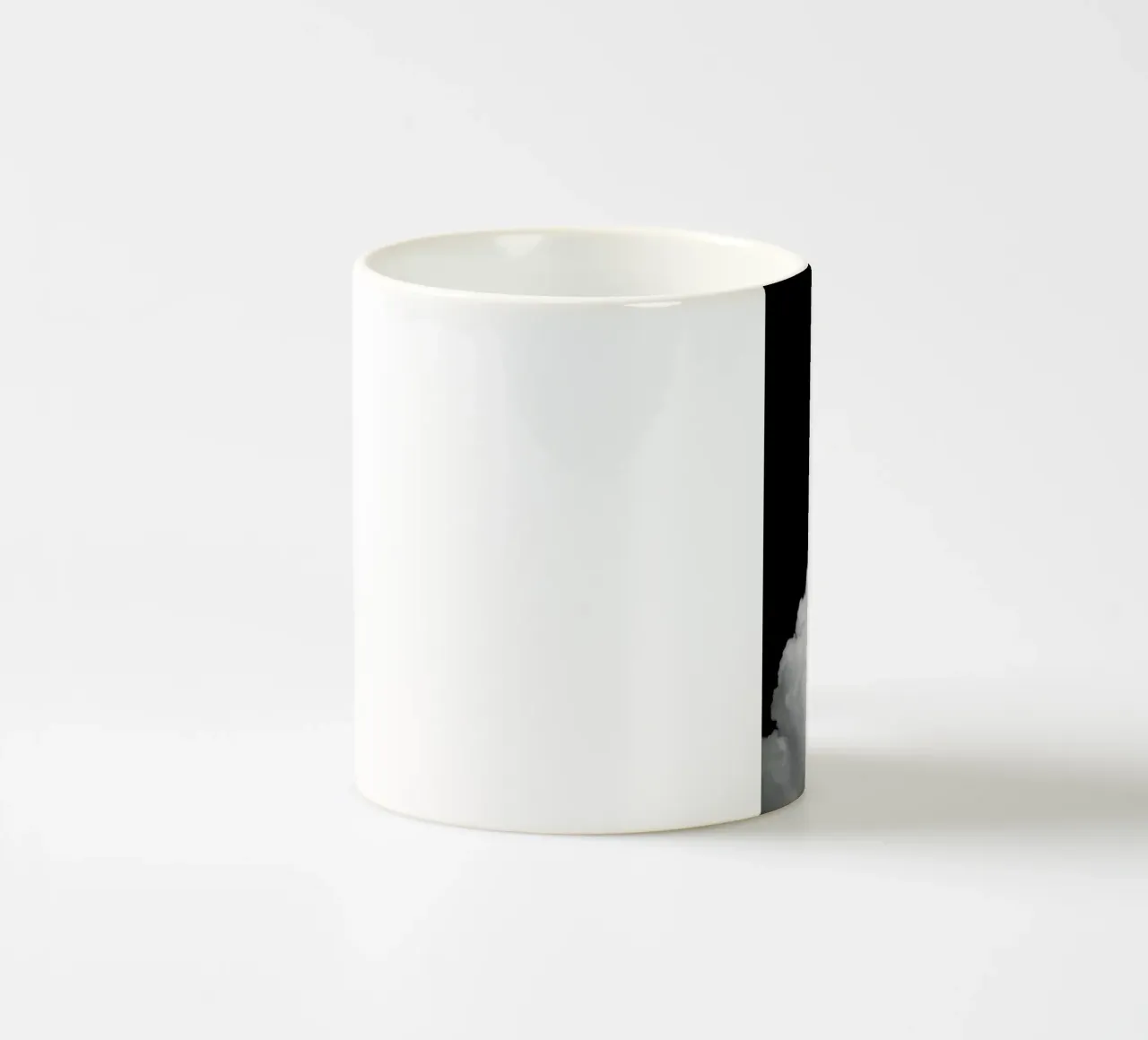 Black Clouds II tazza in ceramica da Tal Paz-Fridman