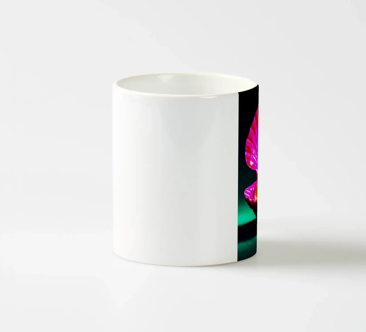 Perla in conchiglia - Pop Art tazza in ceramica da ColorCrash Gallery