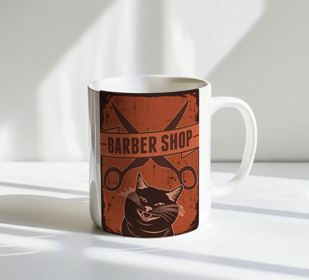 Gatto barbiere tazza in ceramica da Monique A Hooper