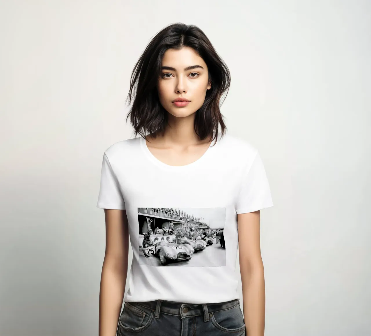 Aston Martin at Le Mans t-shirt da donna da Gallery Print and Art Limited