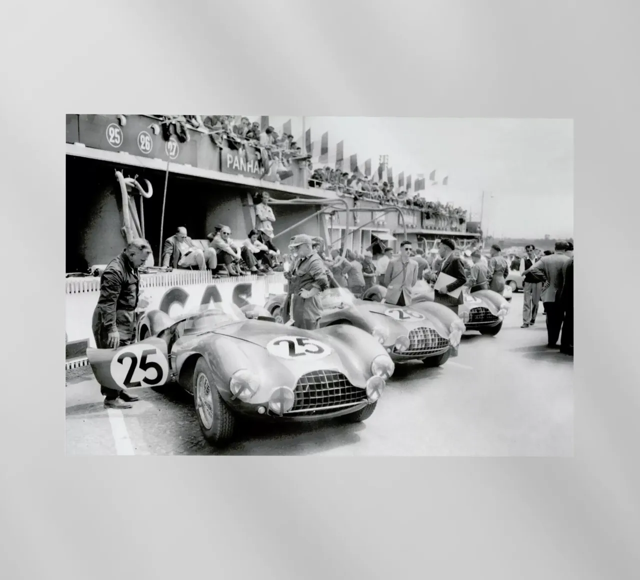 Aston Martin at Le Mans pellicola backlit da Gallery Print and Art Limited