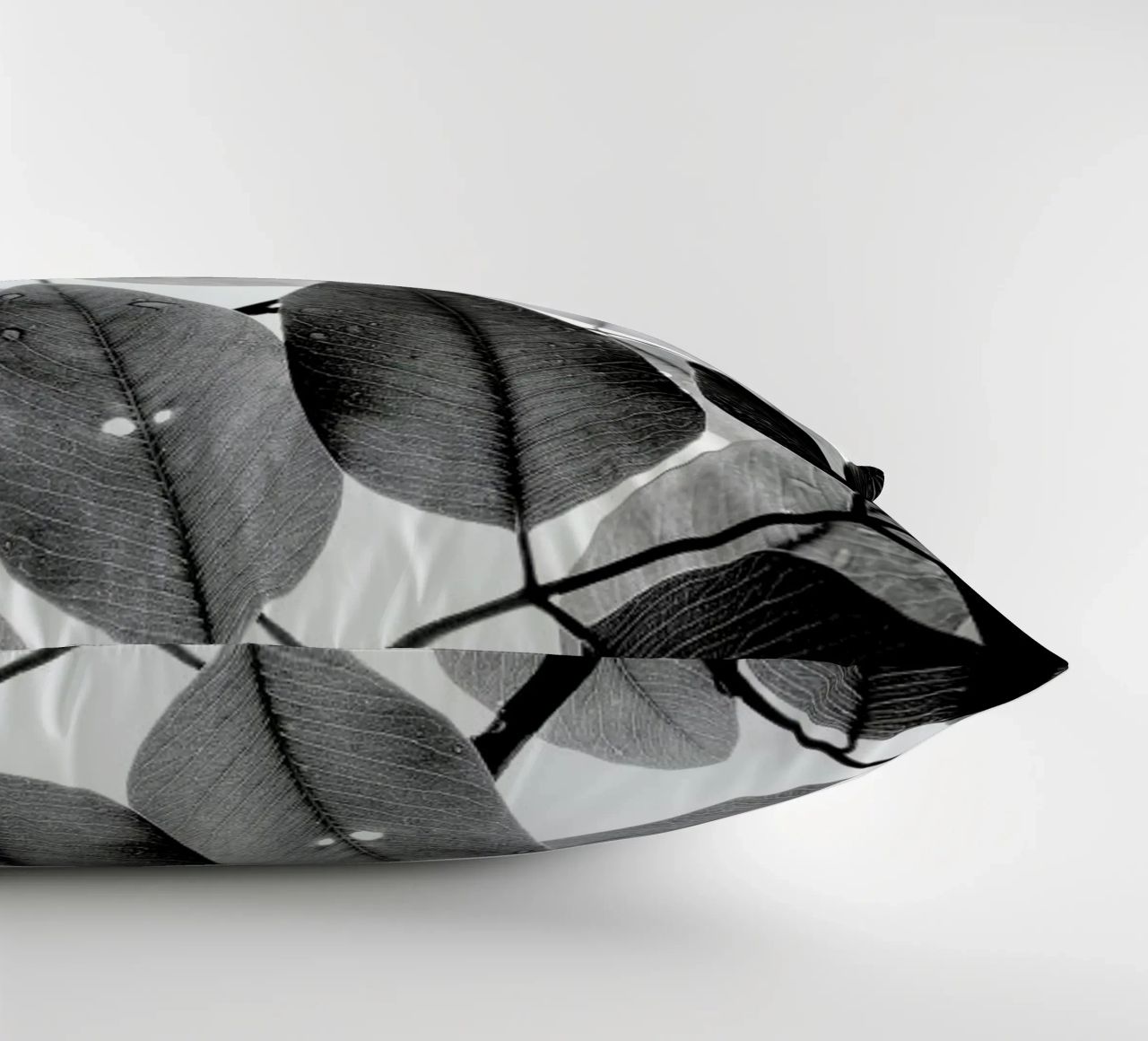 Experiments with Leaves II cuscino da Tal Paz-Fridman
