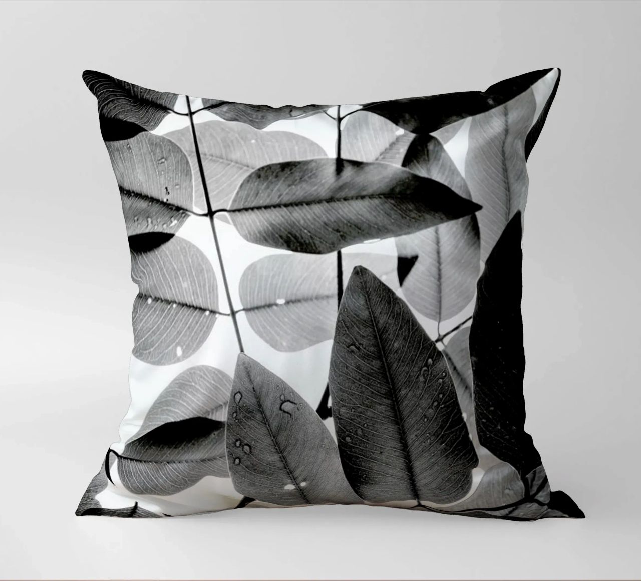 Experiments with Leaves II cuscino da Tal Paz-Fridman