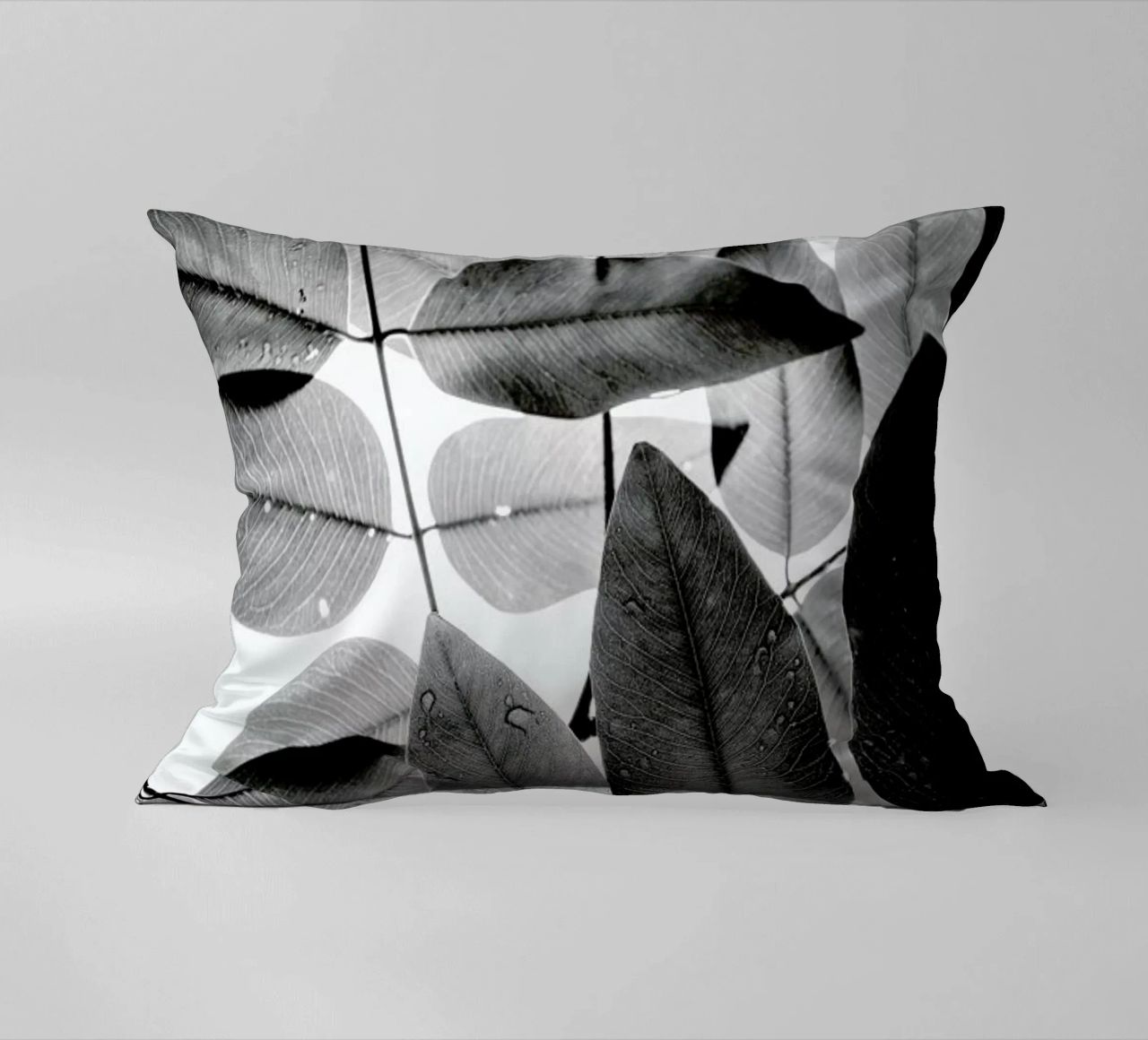 Experiments with Leaves II cuscino da Tal Paz-Fridman