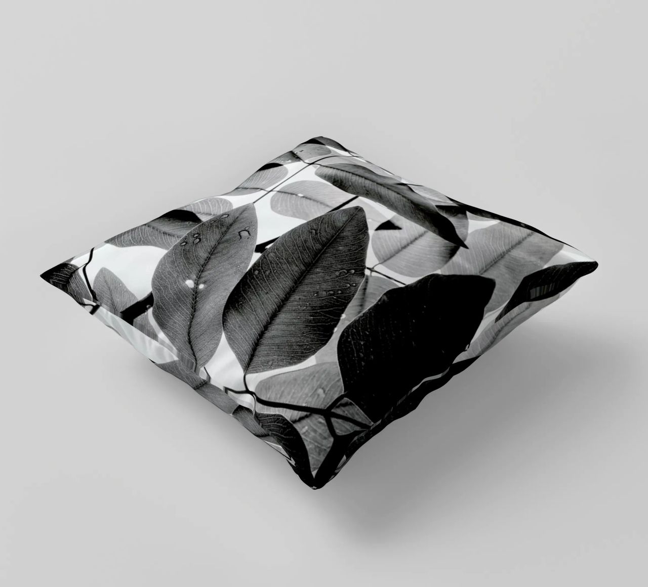 Experiments with Leaves II cuscino da Tal Paz-Fridman