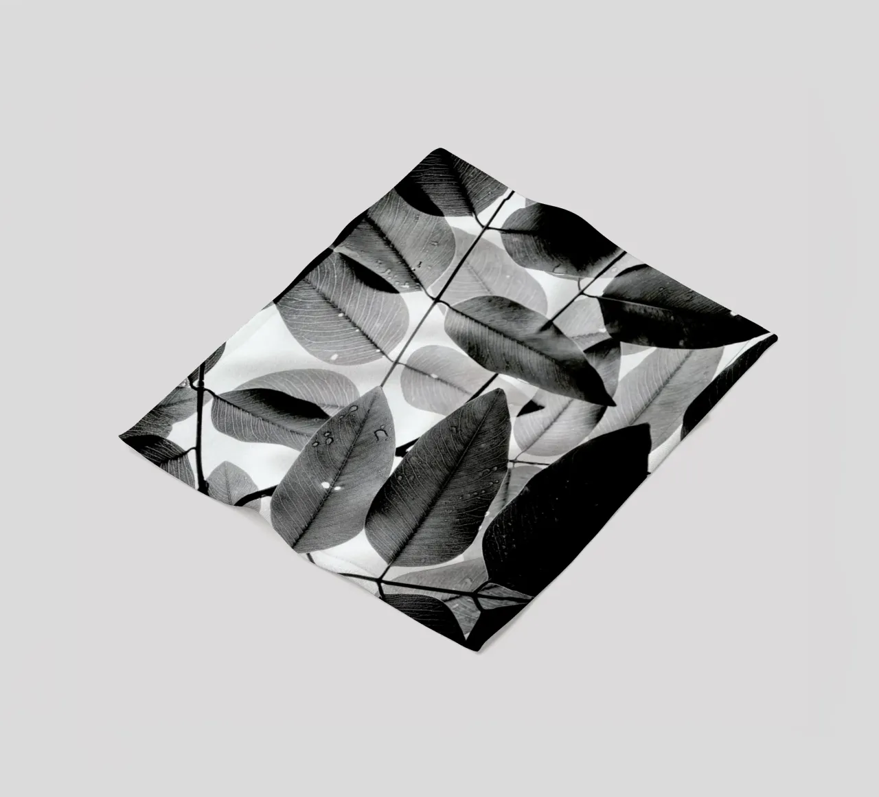 Experiments with Leaves II coperta in pile da Tal Paz-Fridman