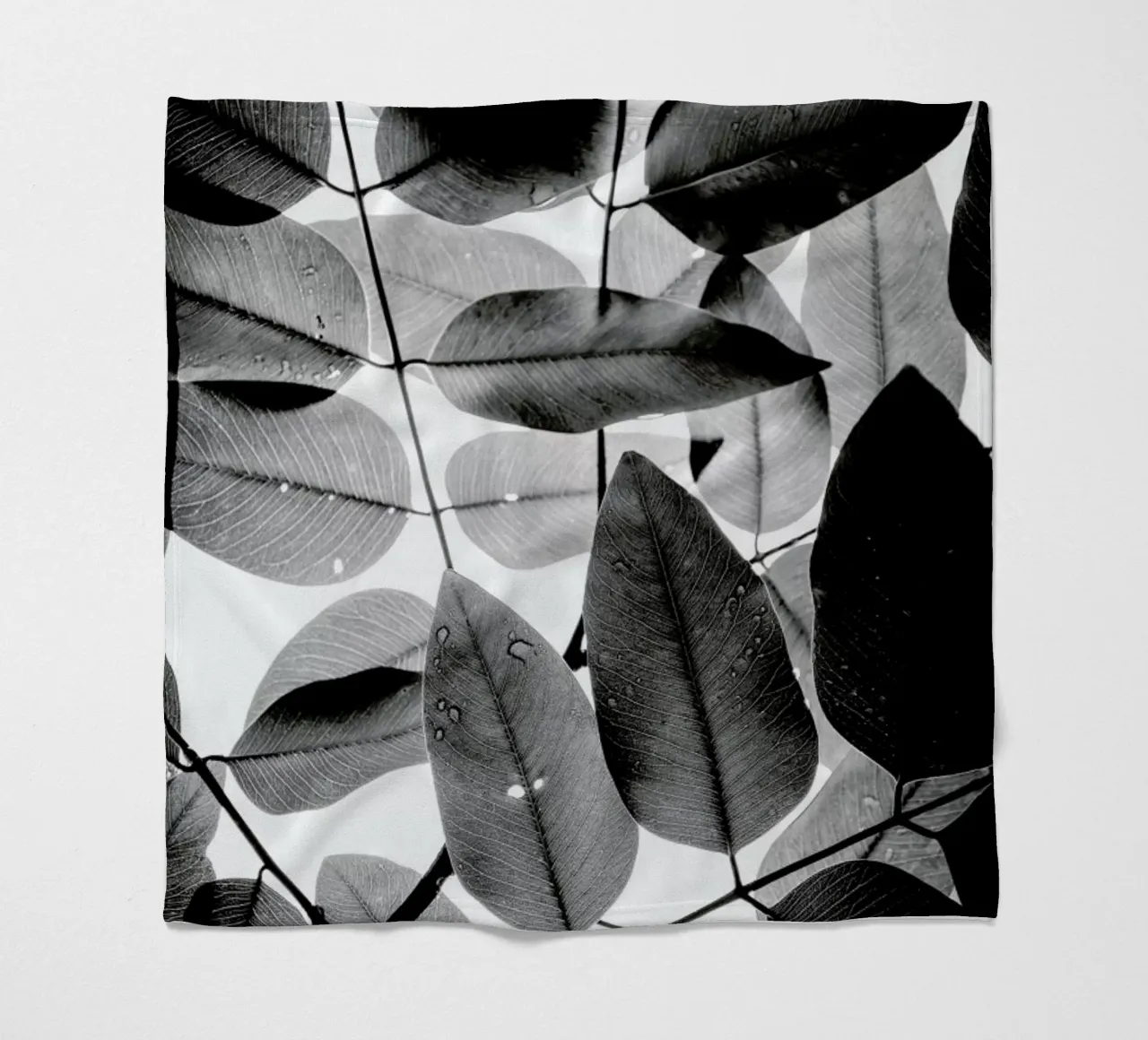 Experiments with Leaves II coperta in pile da Tal Paz-Fridman