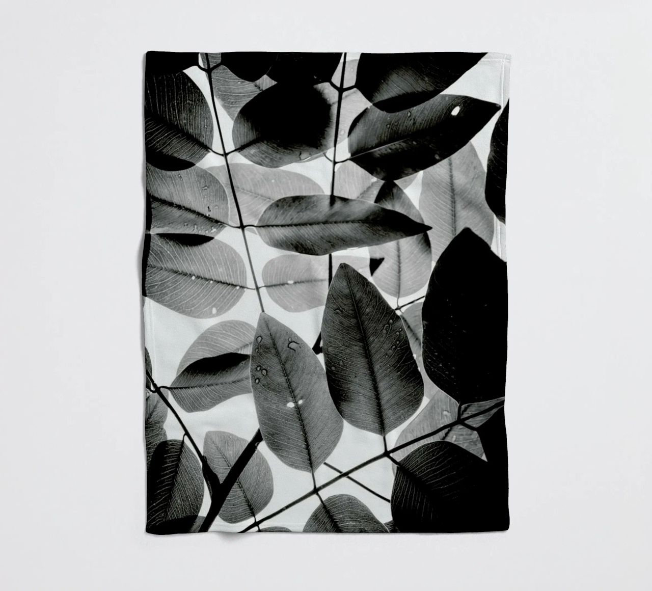 Experiments with Leaves II coperta in pile da Tal Paz-Fridman