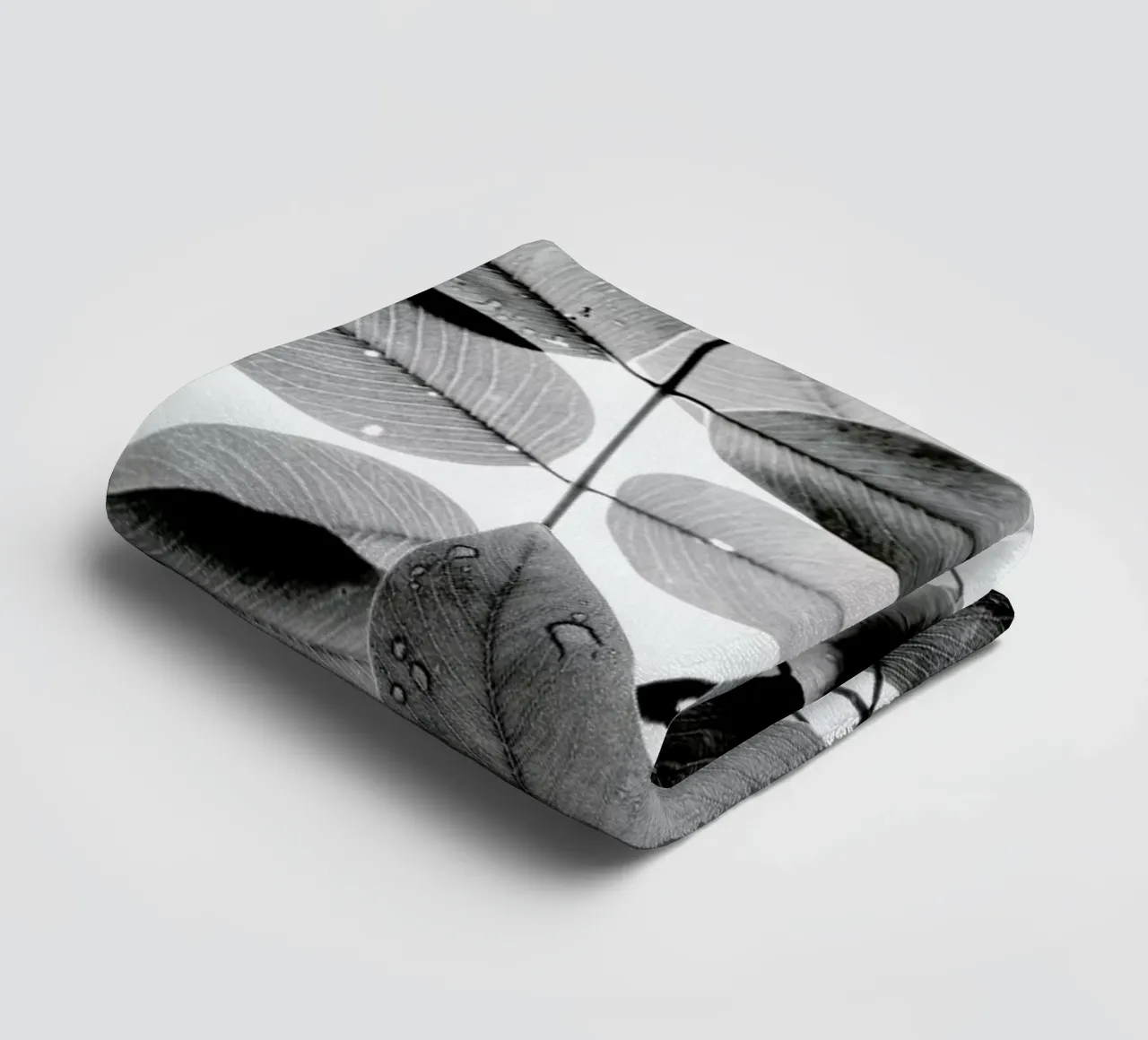 Experiments with Leaves II asciugamano da bagno da Tal Paz-Fridman