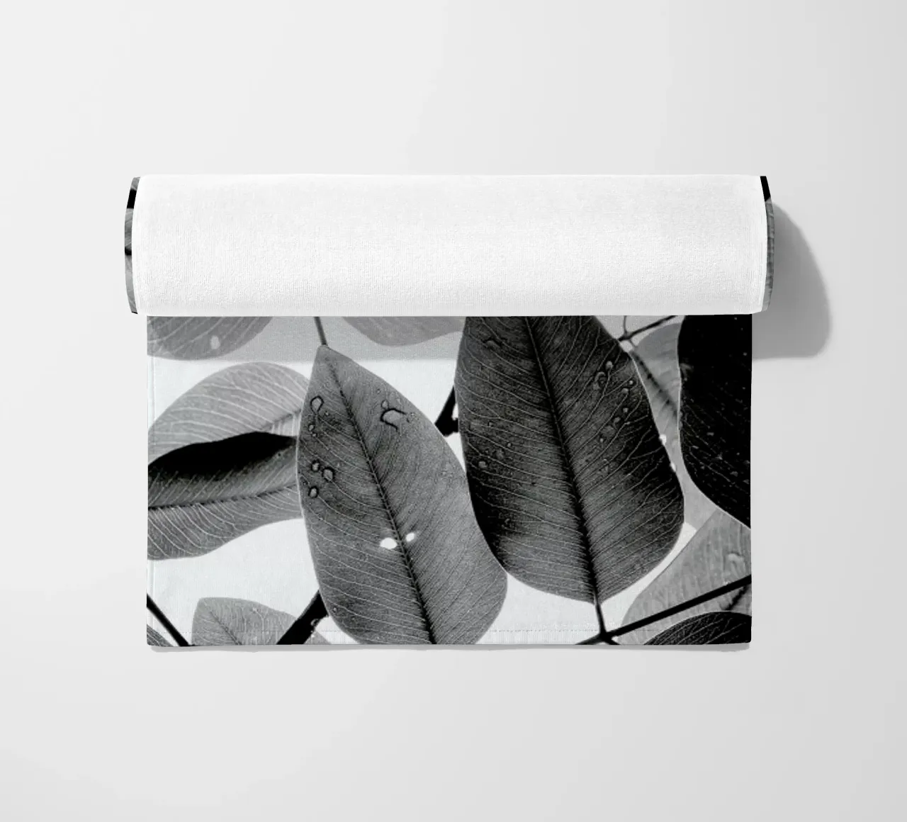 Experiments with Leaves II Strandtuch von Tal Paz-Fridman