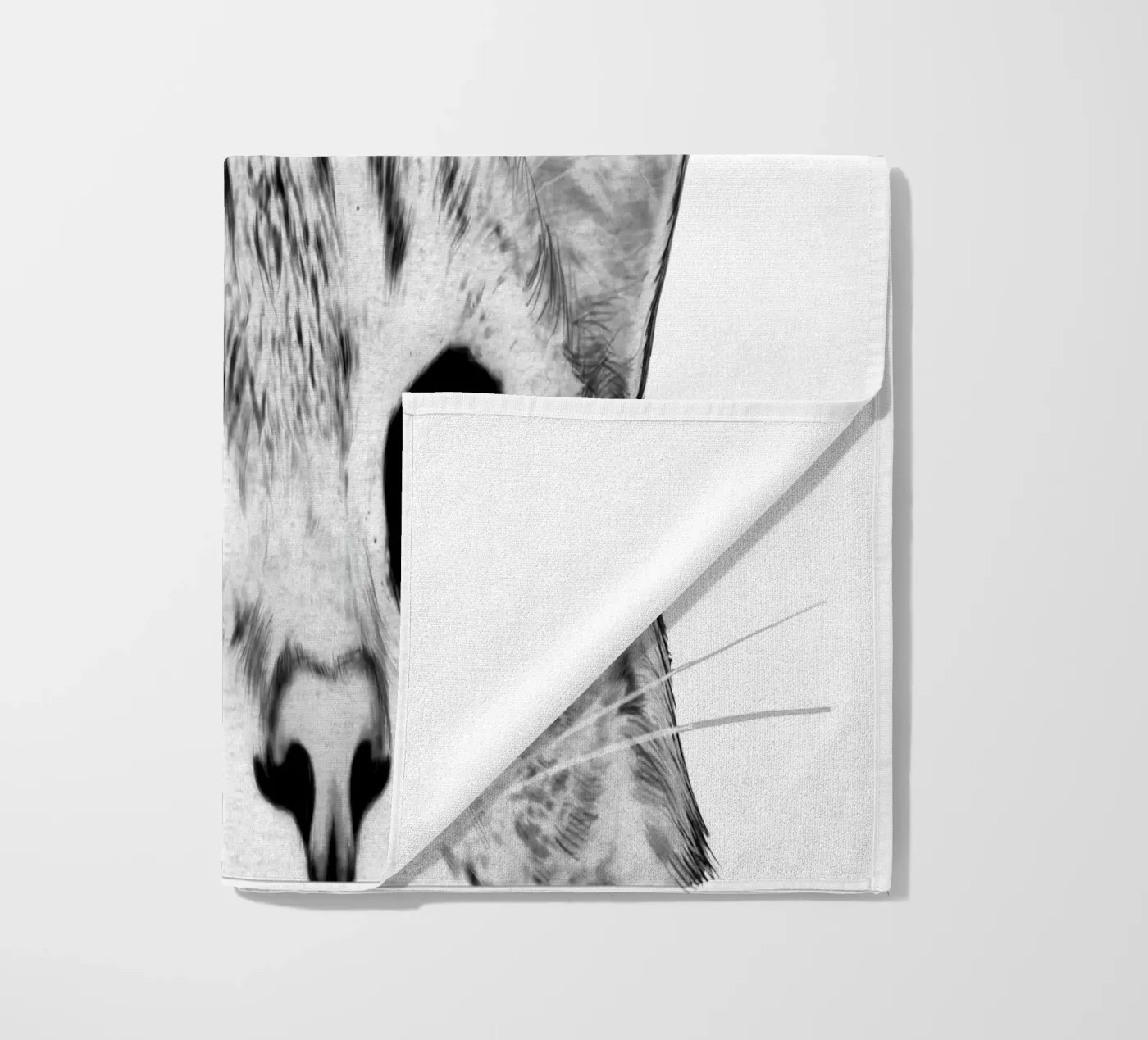 Cat Strandtuch von Laura Graves