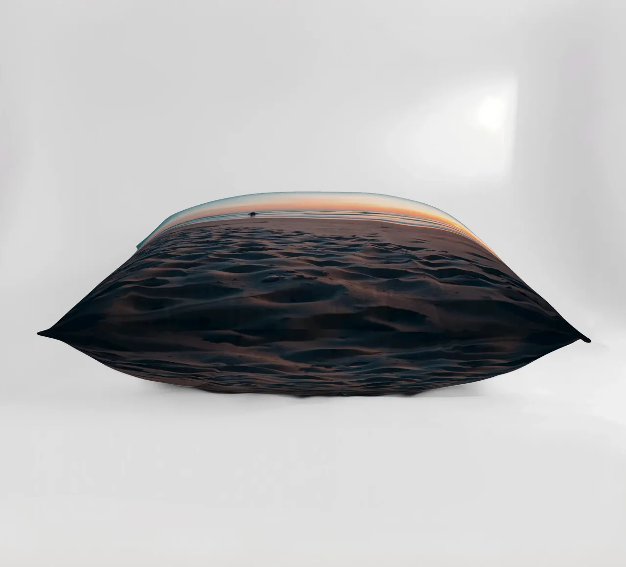 Bella vista sul tramonto in spiaggia cuscino da DesignDoodle