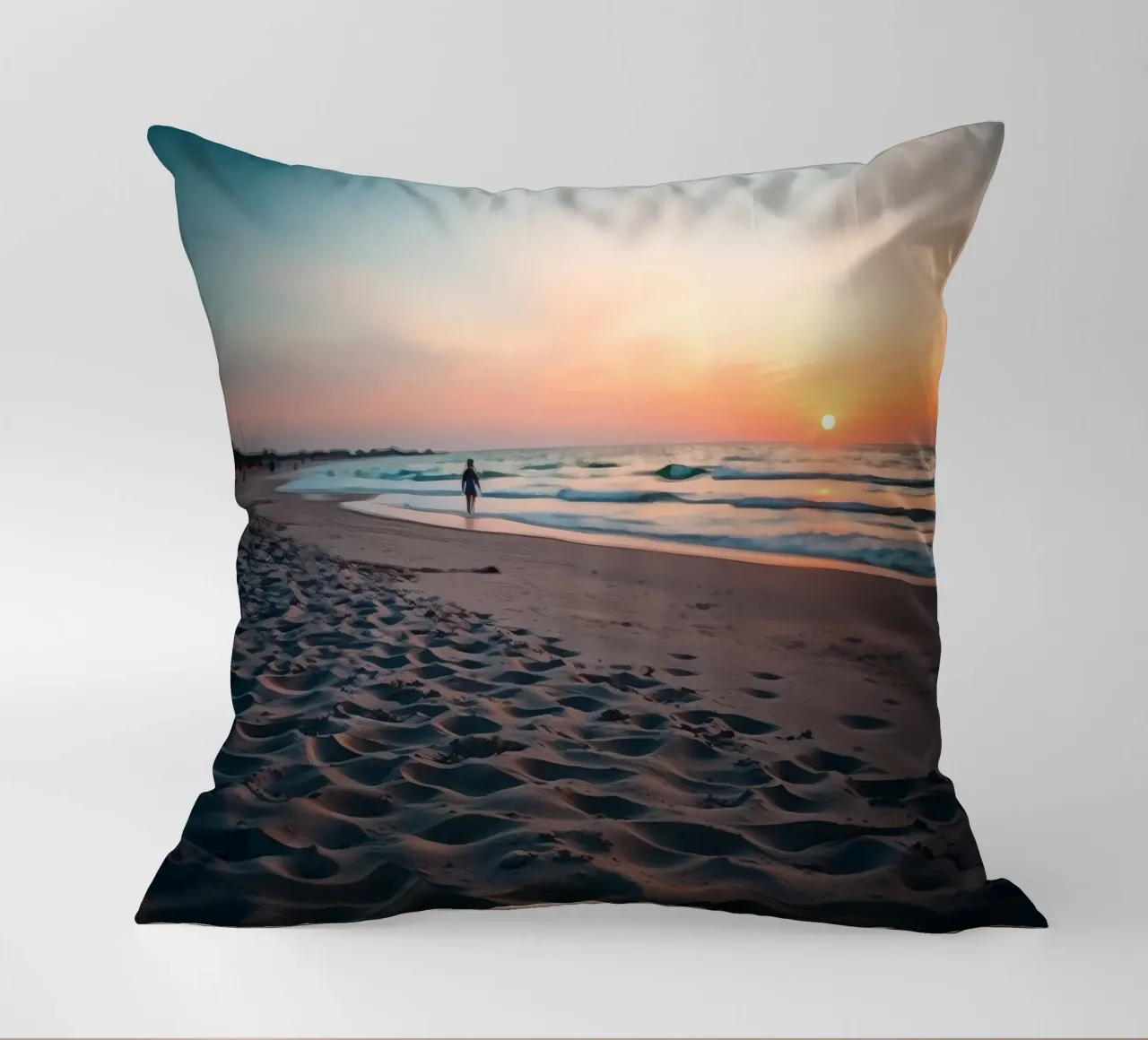 Bella vista sul tramonto in spiaggia cuscino da DesignDoodle
