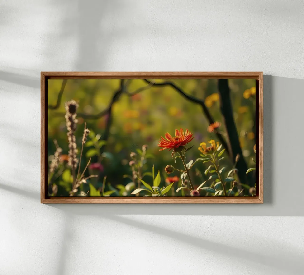 Fiori colorati sbocciano in un giardino sereno durante l'ora d'oro tela con Cornice a cassetta da DesignDoodle