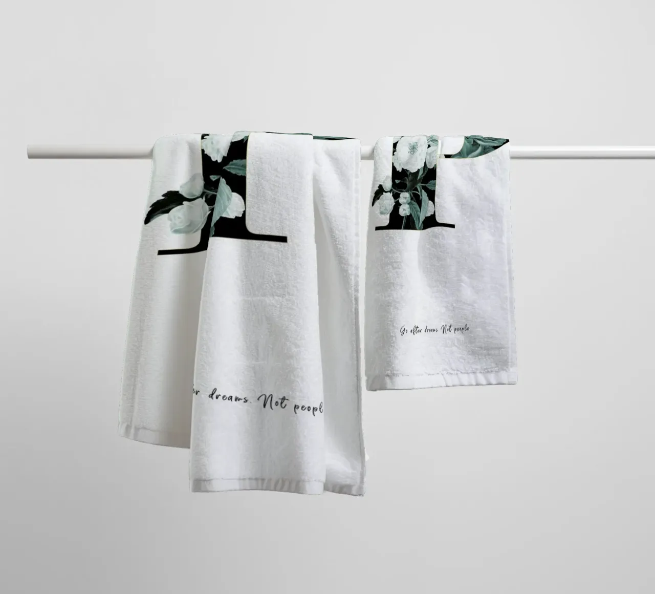 Flower Alphabet - P asciugamano da bagno da Froilein Juno