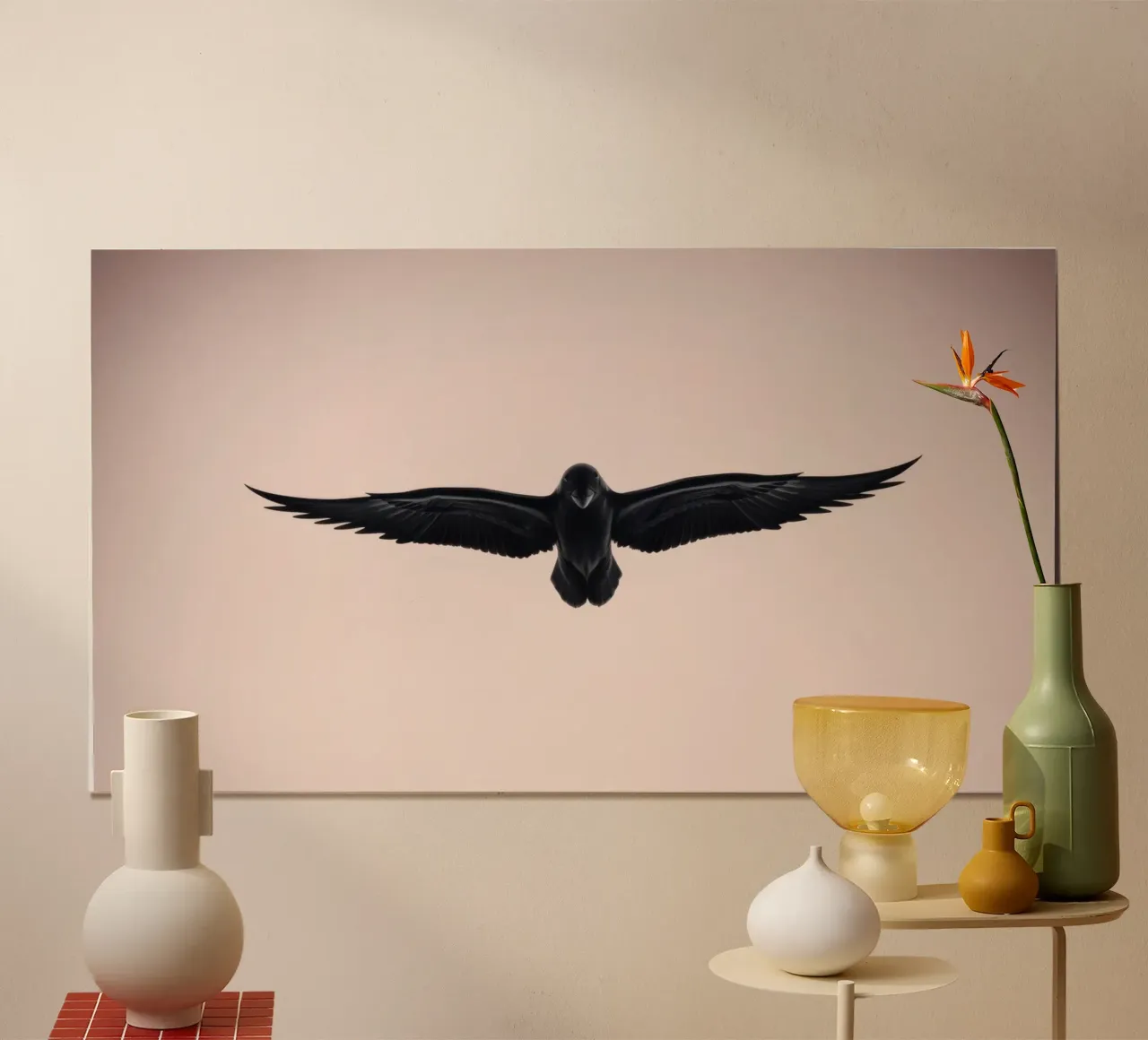 Majestueux oiseau noir s'élevant dans un ciel doux et pastel poster avec cadre en aluminium de DesignDoodle