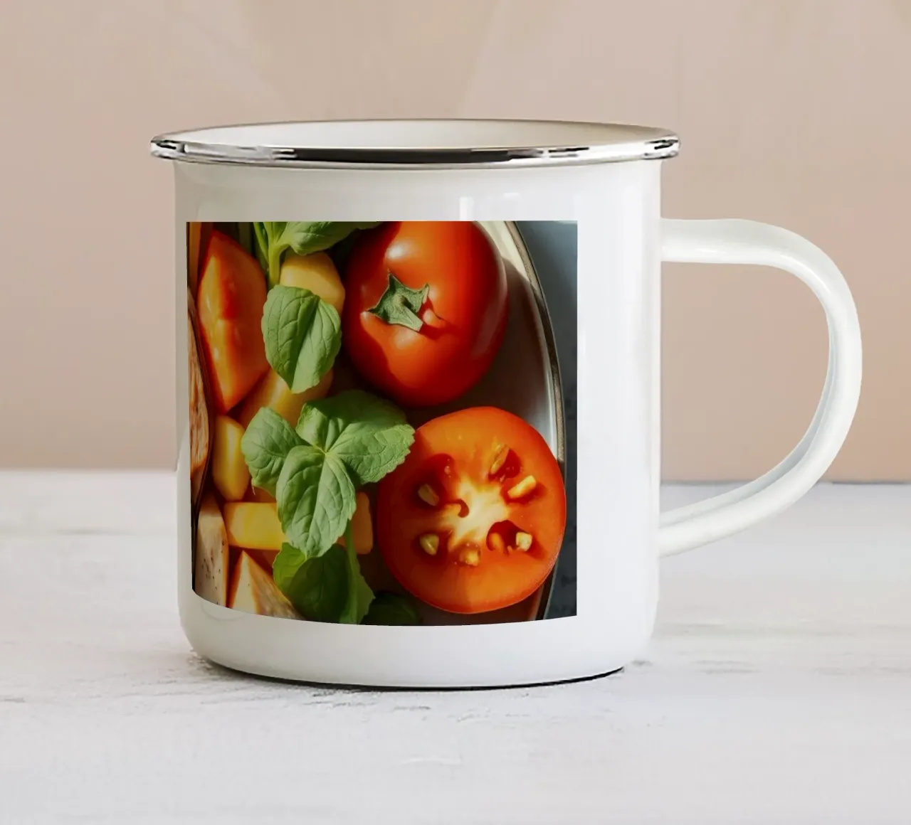 Assortimento colorato di verdure fresche, frutta e proteine tazza in smalto da DesignDoodle
